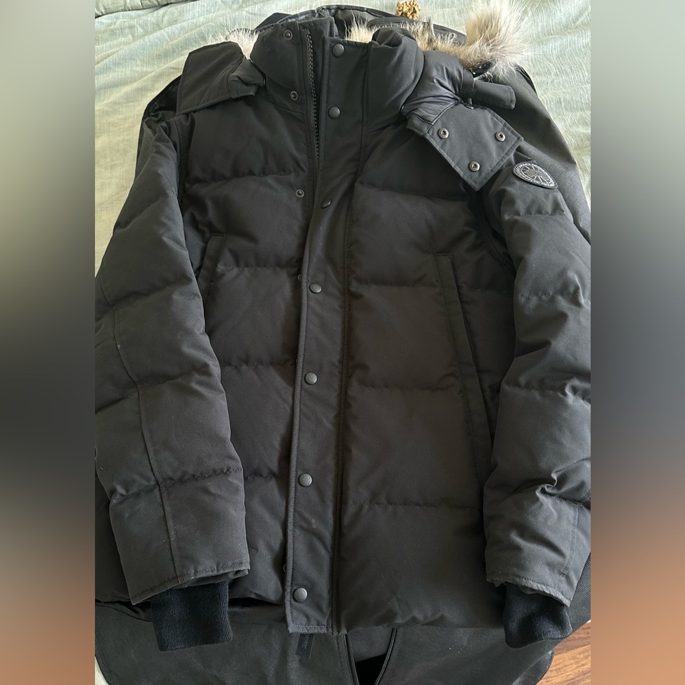 Canada Goose Men's Wyndham Parka Black Label in Black Size M. $800